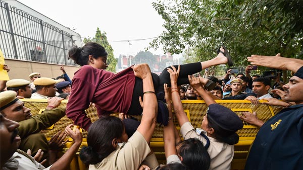 ಹೈದರಾಬಾದ್ ವಿವಿ ಶುಲ್ಕ ವಿವರ ಹೈದರಾಬಾದ್ ವಿವಿ ಶುಲ್ಕ ವಿವರ