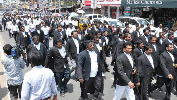 ಆರೋಪಿಗಳು ಯಾರು? 