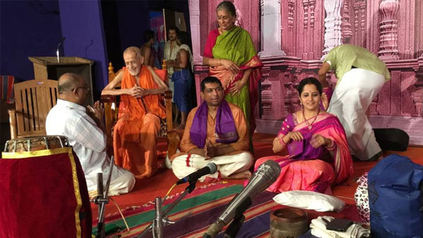 ಹಿರಿಯ ಮತ್ತು ಕಿರಿಯ ಸಂಗೀತಗಾರ ಕಚೇರಿ ಹಿರಿಯ ಮತ್ತು ಕಿರಿಯ ಸಂಗೀತಗಾರ ಕಚೇರಿ