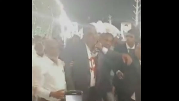 ಕುತ್ತಿಗೆಯಿಂದ ಇಳಿದ ರಕ್ತ ಕುತ್ತಿಗೆಯಿಂದ ಇಳಿದ ರಕ್ತ