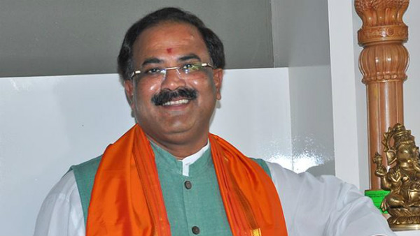 ಯಡಿಯೂರಪ್ಪ ತಮ್ಮ ಬಳಿ 20ಕ್ಕೂ ಹೆಚ್ಚು ಖಾತೆ 