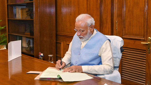 ಎರಡನೇ ಬಾರಿ ಪ್ರಧಾನಿ ಕುರ್ಚಿ ಏರಿದ ಮೋದಿ