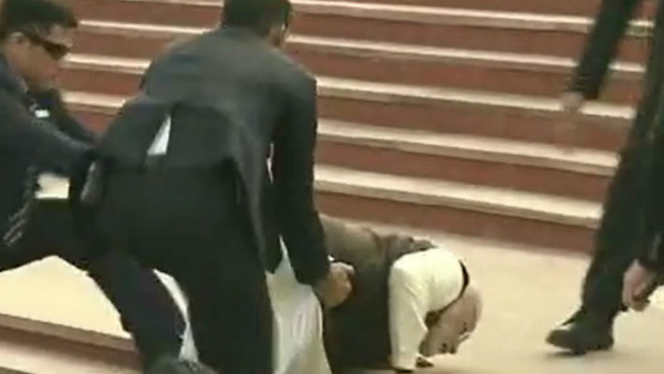 6 ಮೋದಿ ಮುಕ್ಕರಿಸಿ ಬಿದ್ದಿದ್ದು