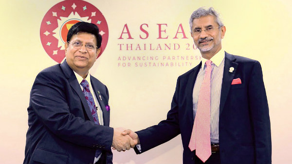 ವಾಪಸ್ ಬರುವುದು ಅವರ ಹಕ್ಕು ವಾಪಸ್ ಬರುವುದು ಅವರ ಹಕ್ಕು