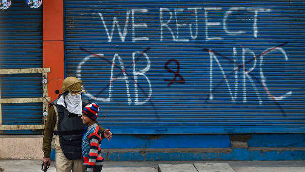 ನಿರಾಶ್ರಿತರ ಬದುಕು ಹೇಗಿದೆಯೆಂದು ನೋಡಲಿ