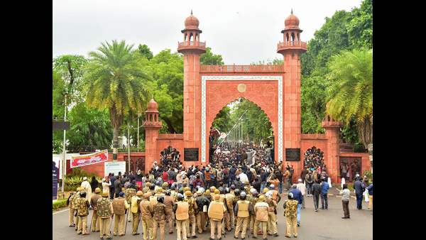 ವಿ.ವಿಯನ್ನು ಖಾಲಿ ಮಾಡುತ್ತಿದ್ದೇವೆ