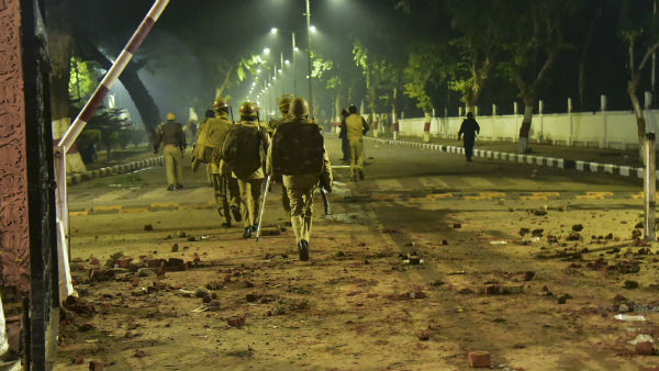 ಹಾಸ್ಟೆಲ್ ತೆರವುಗೊಳಿಸಲು ಆಗ್ರಹ