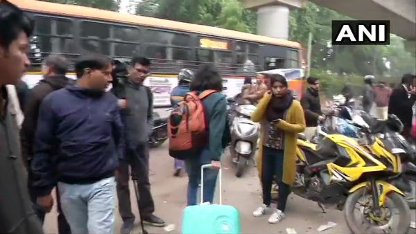 ವಿವಿಯಿಂದ ಊರಿನ ಕಡೆಗೆ ಮುಖ ಮಾಡಿದ ವಿದ್ಯಾರ್ಥಿಗಳು 