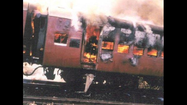 ಉದ್ದೇಶಪೂರ್ವಕವಾಗಿ ಸಬರ್ ಮತಿ ರೈಲಿಗೆ ಬೆಂಕಿ 