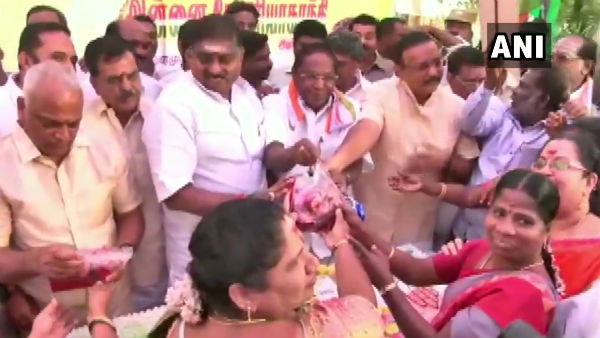 Puducherry CM V Narayanaswami Gifted 1 KG Of Onion Each To Party Workers Puducherry CM V Narayanaswami Gifted 1 KG Of Onion Each To Party Workers