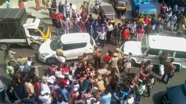 Kerala Police Arrested 5 For Attempting To Block BS Yediyurappas Car Kerala Police Arrested 5 For Attempting To Block BS Yediyurappas Car