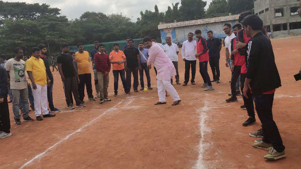 ಎಂಟು ಓವರ್‌ಗೆ 103 ರನ್ ಚಚ್ಚಿದ ಆಟಗಾರರು