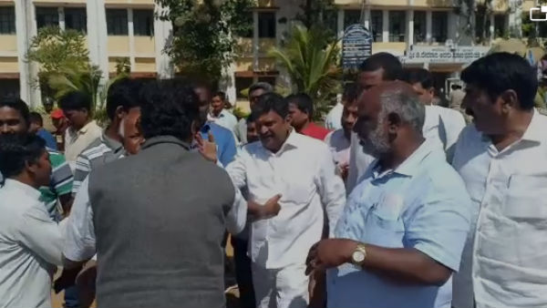  ದೇವರಿಗೆ ನಮನ ಸಲ್ಲಿಸಿದ ಕೈ ಅಭ್ಯರ್ಥಿ