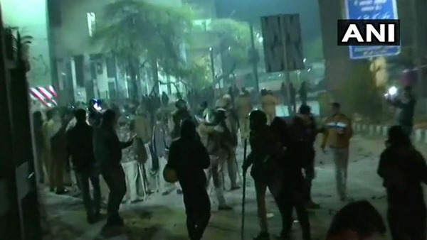 ಬಾನುವಾರ ಜಾಮಿಯಾ ವಿವಿ ಬಳಿ ನಡೆದಿದ್ದೇನು? 