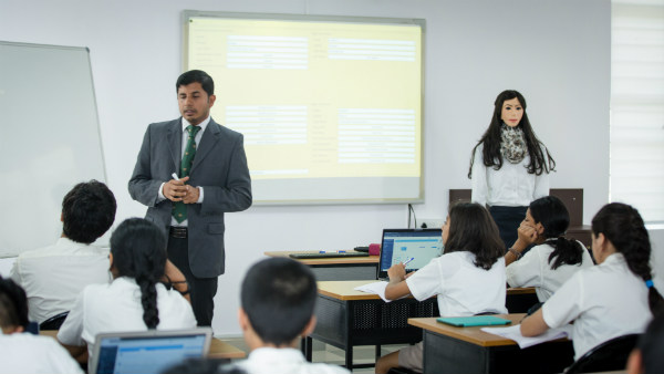 HistoryTV18’s OMG! Yeh Mera India Season 6 : Robo Teacher