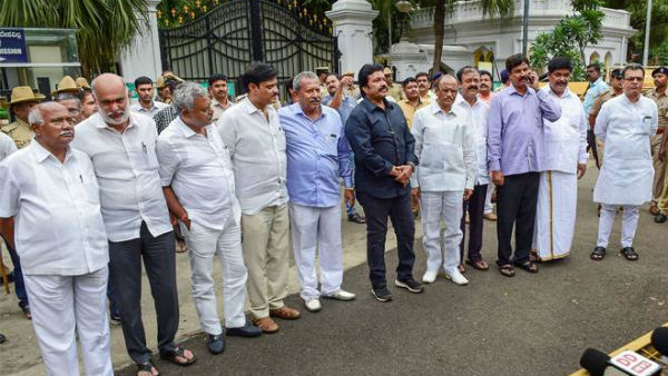 ಮಾಜಿ ಅನರ್ಹ ಶಾಸಕರಿಗೆ ಅವಕಾಶ ನಿಡುವ ಇಕ್ಕಟ್ಟಿನಲ್ಲಿ ಬಿಎಸ್‌ವೈ