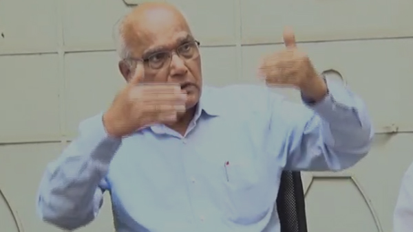 ಓದುವ ಹವ್ಯಾಸ ಬೆಳೆಸಿಕೊಳ್ಳಲಿ