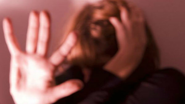 ಬೆತ್ತಲು ಮಾಡಿ ನೂಕಿದರು!