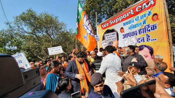 ಚೀನೀ, ಇಟಾಲಿಯನ್ ಭಾಷೆಯಲ್ಲಿ ಕಳಿಸುತ್ತೇವೆ