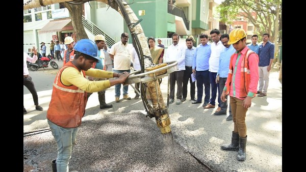  ರಸ್ತೆಗುಂಡಿ ಮುಚ್ಚಲು ಜೆಟ್ ಪ್ಯಾಚರ್ ಯಂತ್ರ