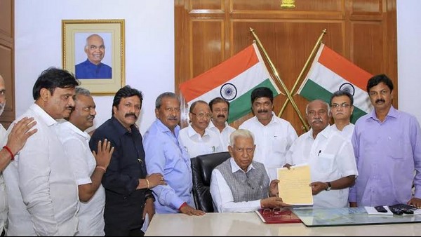 ಸಚಿವ ಸ್ಥಾನಕ್ಕೆ ತೀವ್ರ ಒತ್ತಡ 