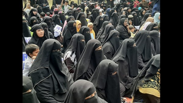 ಮುಸ್ಲಿಂರು ಬೀದಿಗೆ ಬಂದಿದ್ದಾರೆ