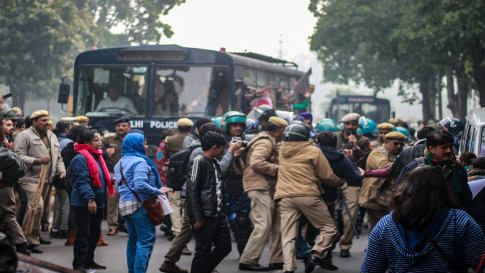 5 ಸಾವಿರ ಮಂದಿಯನ್ನು ವಶಕ್ಕೆ ಪಡೆದಿದ್ದ ಪೊಲೀಸರು