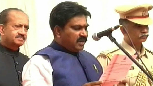 ಡಿಸಿಎಂ ಲಕ್ಷ್ಮಣ ಸವದಿ ರಾಜೀನಾಮೆ ಪಡೆಯಲು ಆರ್. ಶಂಕರ್ ಒತ್ತಾಯ 