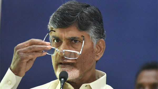 ಚಿನ್ನವನ್ನು ಹರಾಜಿಗೆ ಇಡಬೇಕೆಂದು ನಾಯ್ಡು, ರೈತರಲ್ಲಿ ಮನವಿ 