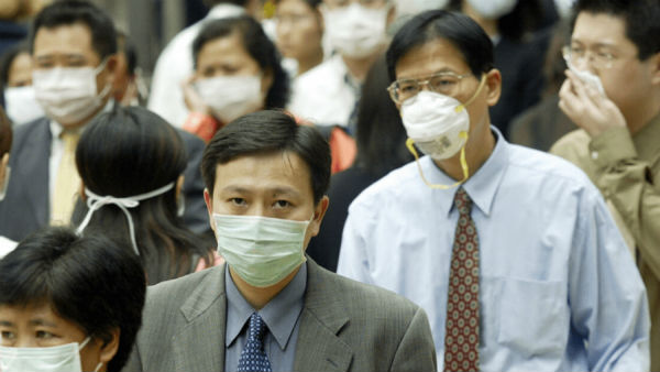 ನಿಯಮ ಜಾರಿಗೊಳಿಸುವ ನಾಯಕರೇ ಪಾಲಿಸುವುದಿಲ್ಲ 