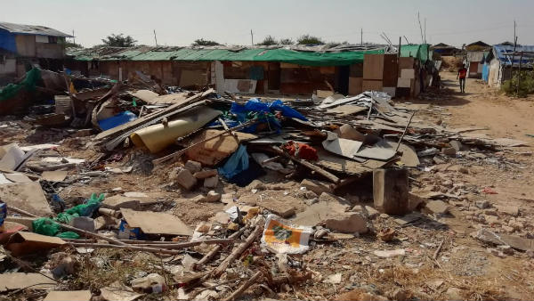 ಬೀದಿ ಪಾಲಾದ ಕಾರ್ಮಿಕರು