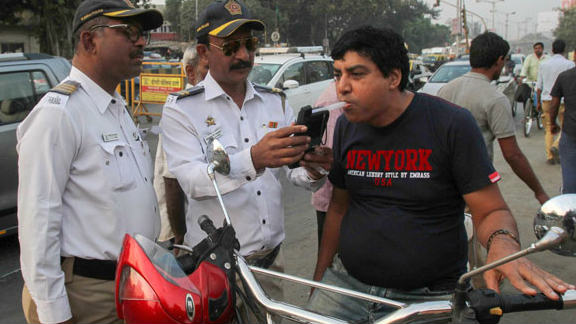 ರಾಷ್ಟ್ರ ರಾಜಧಾನಿಯಲ್ಲೂ ಪೊಲೀಸ್ ಕಾರ್ಯಾಚರಣೆ ರಾಷ್ಟ್ರ ರಾಜಧಾನಿಯಲ್ಲೂ ಪೊಲೀಸ್ ಕಾರ್ಯಾಚರಣೆ