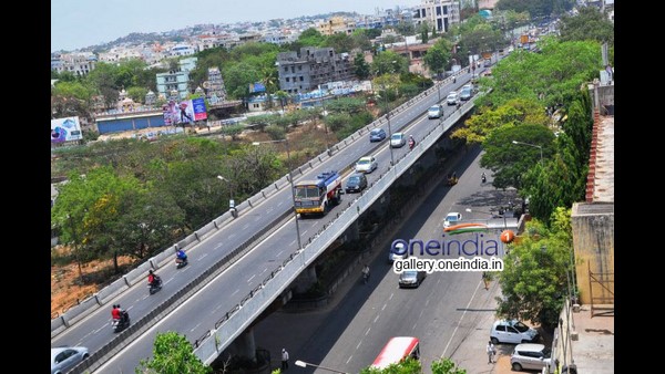 ಫ್ಲೈಓವರ್‌ನಲ್ಲಿ ಒಂದು ಮಾರ್ಗ ಬಂದ್ 