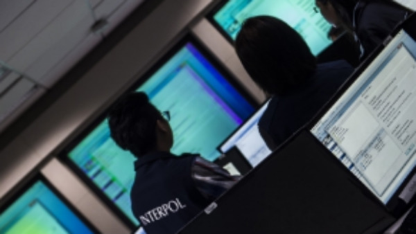 ಬ್ಲೂ ಕಾರ್ನರ್ ನೋಟಿಸ್