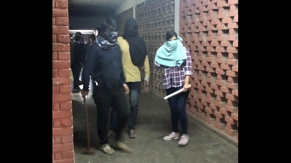 ಭಾನುವಾರದ ಹಿಂಸಾಚಾರ ಭಾನುವಾರದ ಹಿಂಸಾಚಾರ