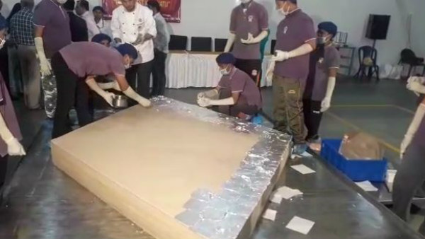 ಪ್ರಥಮ ಬಾರಿಗೆ ಭಾರೀ ಗಾತ್ರದ ತಿನಿಸು ತಯಾರಿ ಪ್ರಥಮ ಬಾರಿಗೆ ಭಾರೀ ಗಾತ್ರದ ತಿನಿಸು ತಯಾರಿ