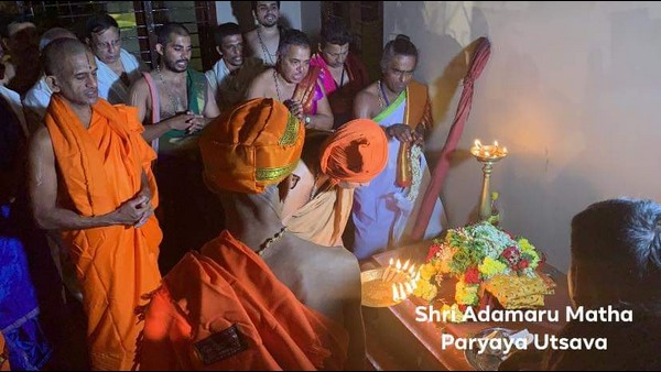 ಮೆರವಣಿಗೆಯಲ್ಲಿ ಸ್ತಬ್ಧಚಿತ್ರಗಳು, ಕಲಾಕೃತಿಗಳು ಮೆರವಣಿಗೆಯಲ್ಲಿ ಸ್ತಬ್ಧಚಿತ್ರಗಳು, ಕಲಾಕೃತಿಗಳು