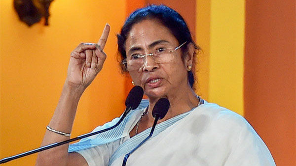 ಕೇಂದ್ರದ ವಿರುದ್ಧ ಮಮತಾ ಬ್ಯಾನರ್ಜಿ ಏಕಾಂಗಿ ಹೋರಾಟ 