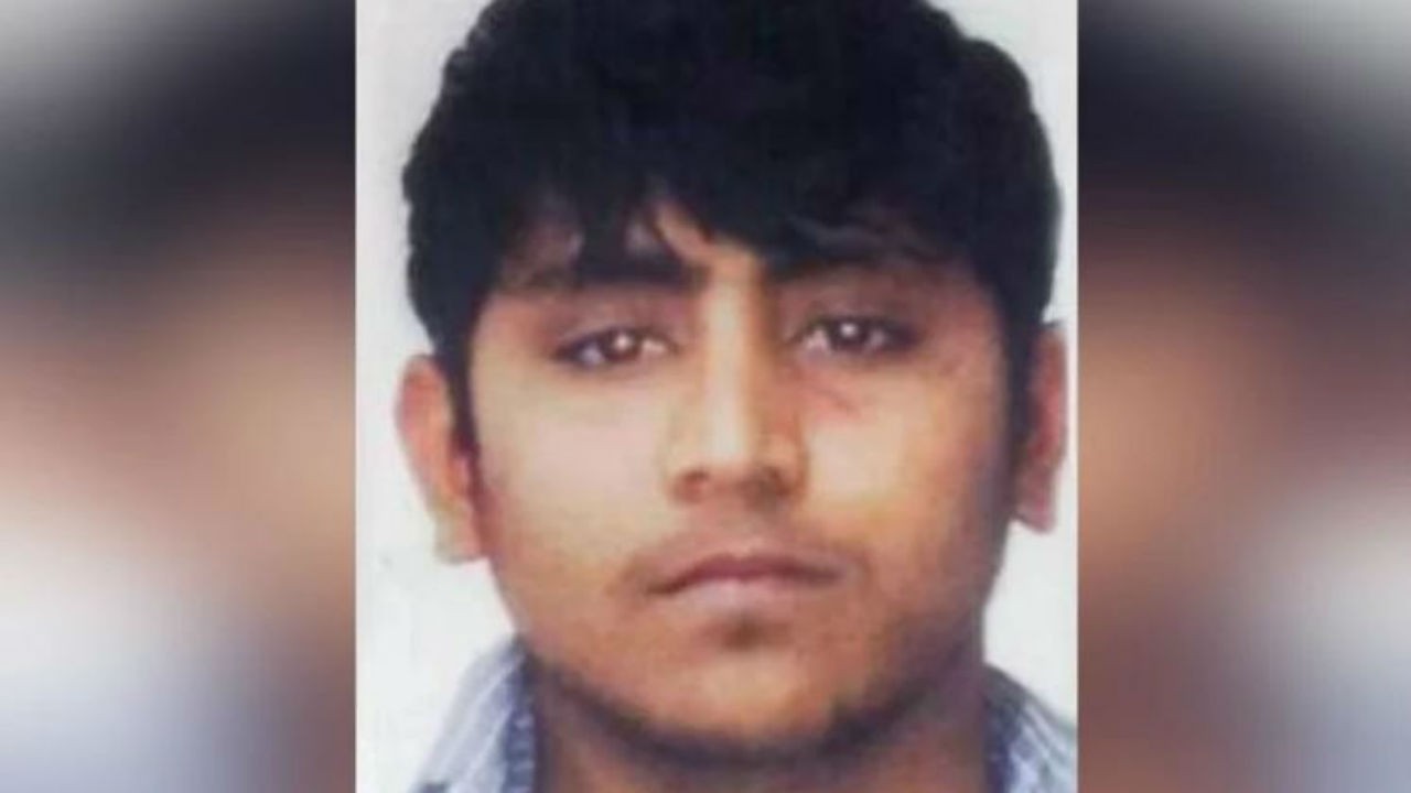 ಅಪರಾಧಿಯ ತಂದೆಯಿಂದ ಅರ್ಜಿ ಅಪರಾಧಿಯ ತಂದೆಯಿಂದ ಅರ್ಜಿ