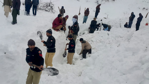 ಮುರಿದ ಕಾಲು, ಸುರಿದ ರಕ್ತ