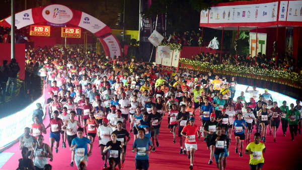 7 people suffer heart attack while running Tata Mumbai Marathon, 1 dies 7 people suffer heart attack while running Tata Mumbai Marathon, 1 dies