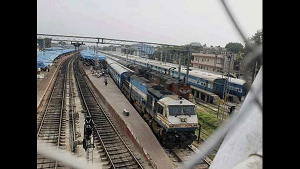 ರೈಲಿನ ವೇಳಾಪಟ್ಟಿ, ಪಿಎನ್ಆರ್ ಮಾಹಿತಿಗಾಗಿ 2ನ್ನು ಒತ್ತಿ ರೈಲಿನ ವೇಳಾಪಟ್ಟಿ, ಪಿಎನ್ಆರ್ ಮಾಹಿತಿಗಾಗಿ 2ನ್ನು ಒತ್ತಿ