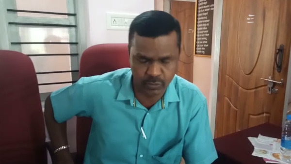 Torn Shirt By Chairwoman At The Gram Panchayat Meeting