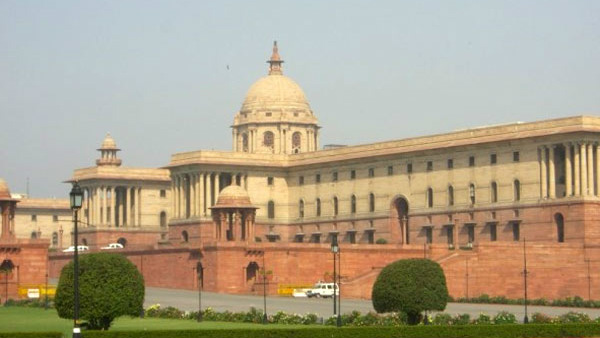 ರಾಷ್ಟ್ರಪತಿ ಭವನದ ಮುಂದೆಯೇ ಆತ್ಮಾಹುತಿ