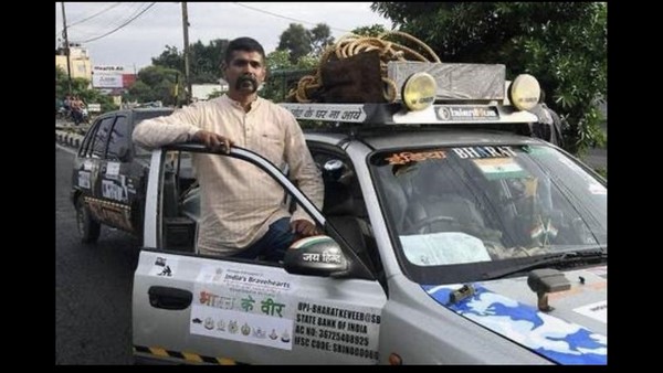 ಕಾರಿನಲ್ಲೇ ಎಲ್ಲಾ ಯೋಧರ ಮನೆಗೆ ಭೇಟಿ