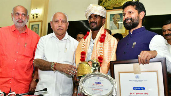 ಶ್ರೀನಿವಾಸ್‌ ಗೌಡಗೆ ಮೂರು ಲಕ್ಷ ಚೆಕ್