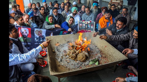 'ಇಡೀಯ ವರ್ಷವನ್ನು ಮಣ್ಣು ಸಂಗ್ರಹಿಸಲು ಕಳೆದೆ'