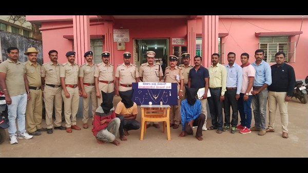 Thieves Targeted Single House Arrested By Somwarpet Police Thieves Targeted Single House Arrested By Somwarpet Police