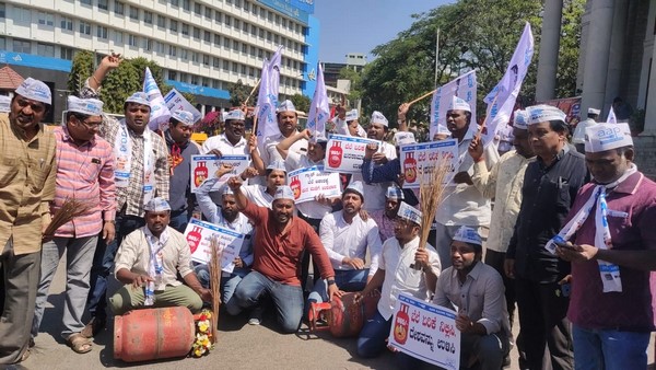 ಸ್ಮೃತಿ ಇರಾನಿ ಅಕ್ಕಾ ಎಲ್ಲಿದ್ದೀಯಕ್ಕಾ