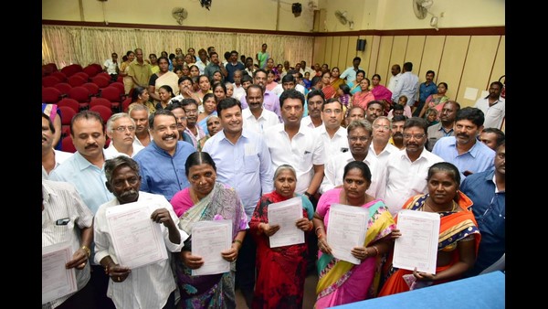 ಪೌರಕಾರ್ಮಿಕರಿಗೆ ವಸತಿ ಗೃಹ 